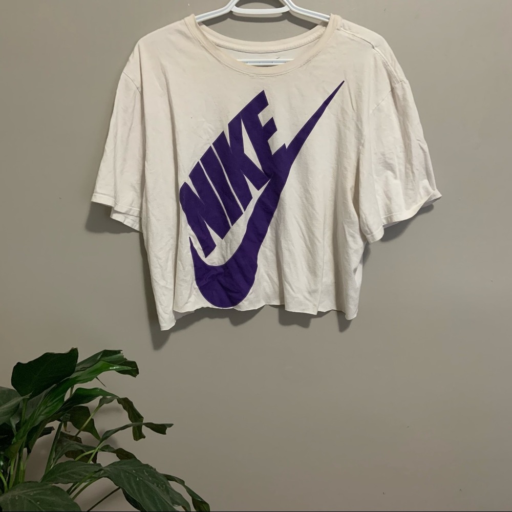 Cropped Nike t-shirt
